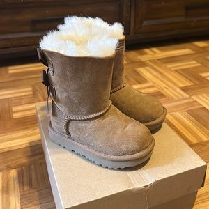 UGG Bailey Bow II Size 7 Toddler